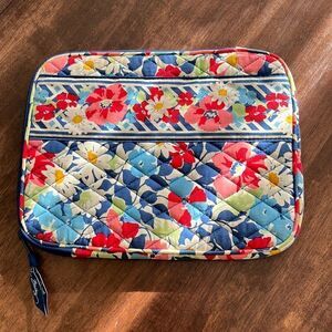 Vera Bradley Summer Cottage (Summer 2012) E- Reader Sleeve w/ Interior ID Slot